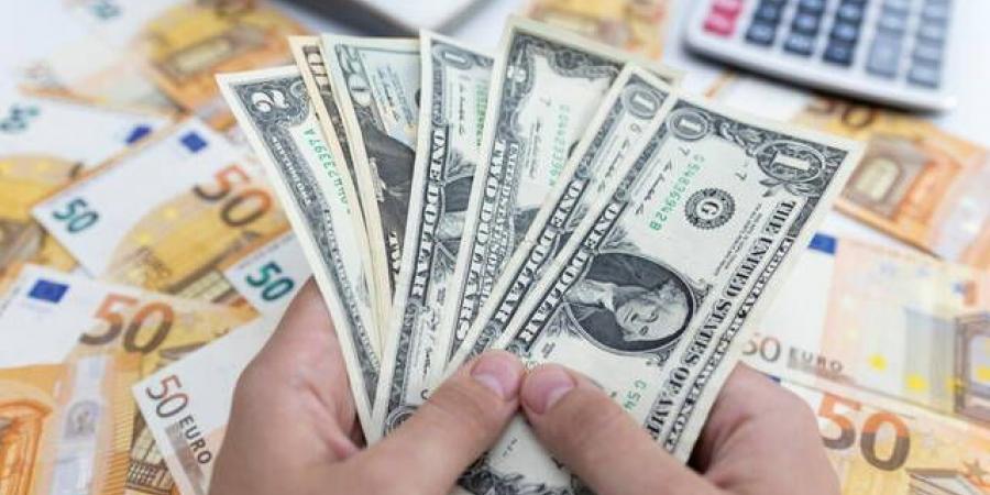 الدولار يهبط بعد إعلان ترامب عن اتفاق تجاري مع اليابان