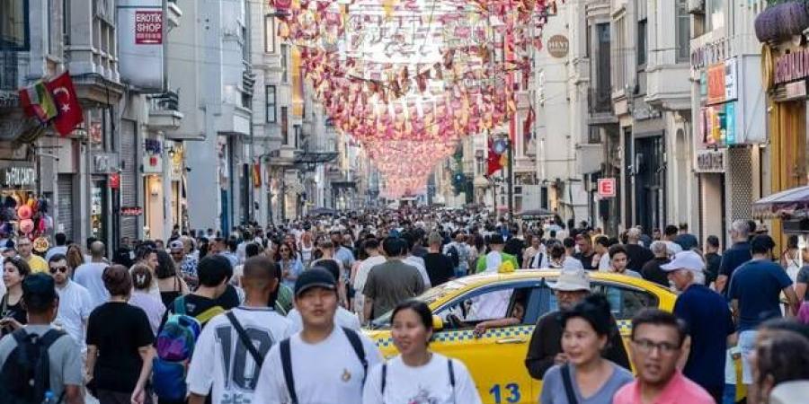 تركيا تسجل فائضًا قياسيًا في الحساب الجاري بفضل السياحة
