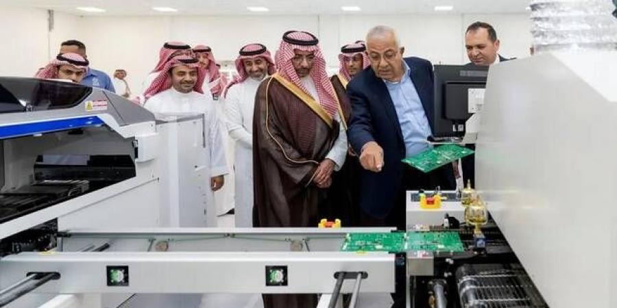 وزير الصناعة يشهد تدشين مشروعات صناعية نوعية بالمدينة المنورة