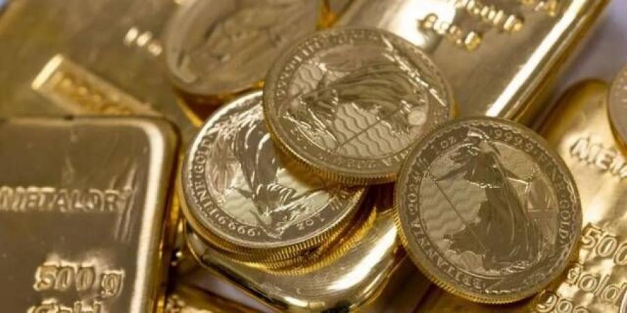 الذهب يلامس ذروة قياسية جديدة وسط إقبال على الملاذ الآمن
