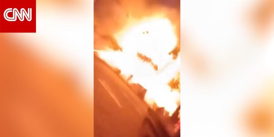 هزت محيطها بقوة.. انفجار عنيف لسيارة خارج مركز تجاري بالإكوادور