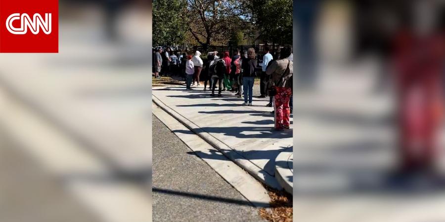 شاهد.. عمّال فيدراليون يصطفون لتلقي تبرعات غذائية بسبب الإغلاق الحكومي بأمريكا