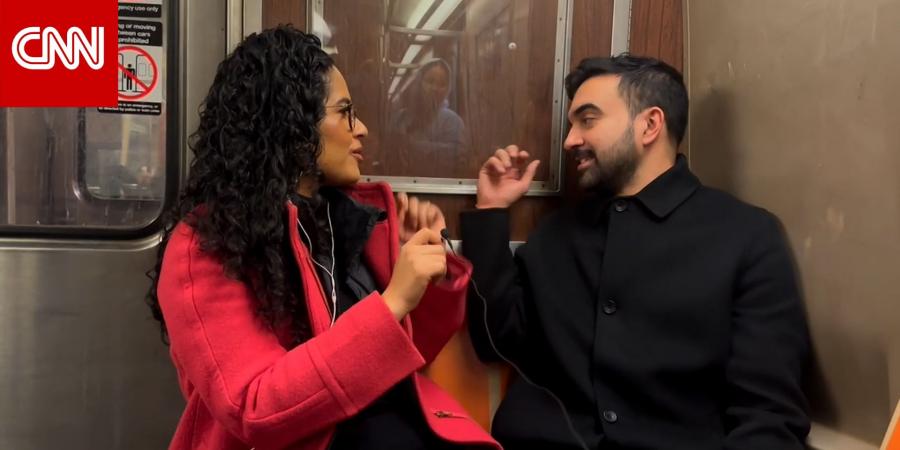 "هذا بلاستيك وليس خشبًا".. لقطة طريفة أثناء لقاء ممداني مع مراسلة CNN بمترو أنفاق نيويورك