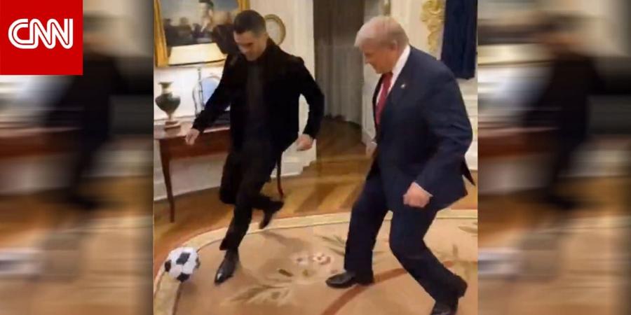 ترامب ينشر فيديو يلعب الكرة مع رونالدو بالمكتب البيضاوي معدلا بالذكاء الاصطناعي ويشعل تفاعلا