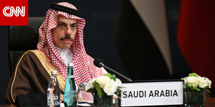 "ربت على كتفه".. مبادرة أردوغان لتحية وزير خارجية السعودية بقمة العشرين تثير تفاعلا