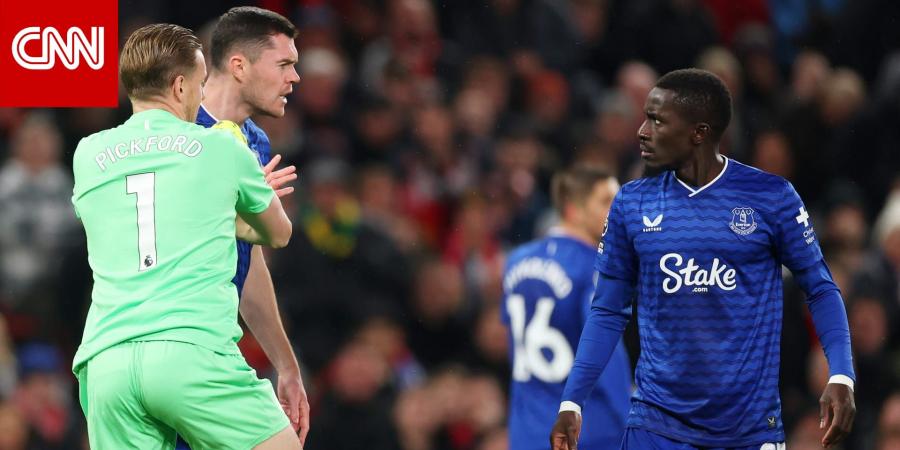 "أحب ذلك".. تصريح غير متوقع من مدرب إيفرتون عن مشاجرة بين لاعبي فريقه