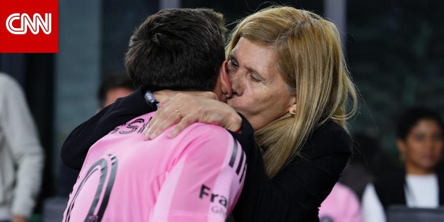 لقطة بين ميسي ووالدته تخطف الأنظار بعد فوز إنتر ميامي بلقب في أمريكا