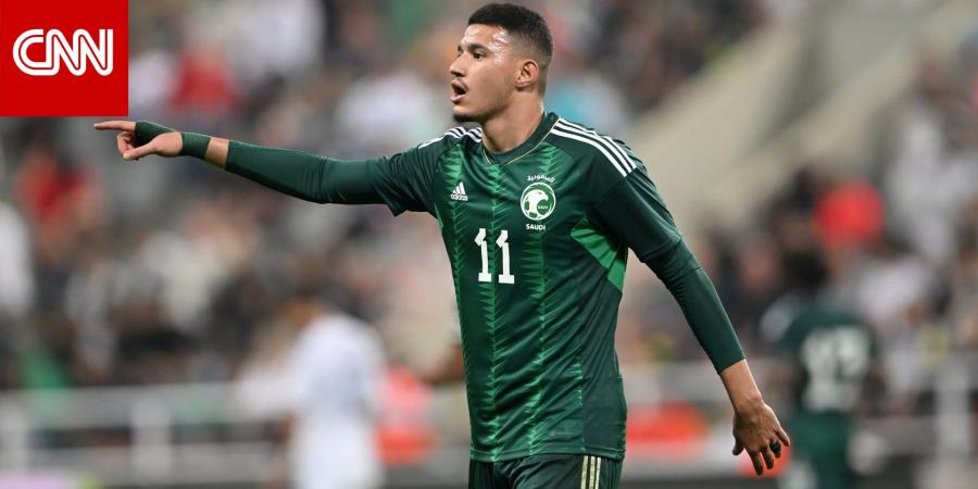 اعتذر وقبّل رأس مدربه.. تصرف "لافت" من عبدالله الحمدان بعد إهداره ركلة جزاء أمام المغرب