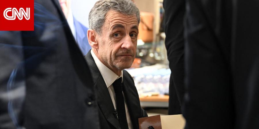 من السرير لأصوات نزلاء قربه.. ساركوزي يروي تفاصيل قضاها بالسجن بعد إدانته "بأموال ليبيا"