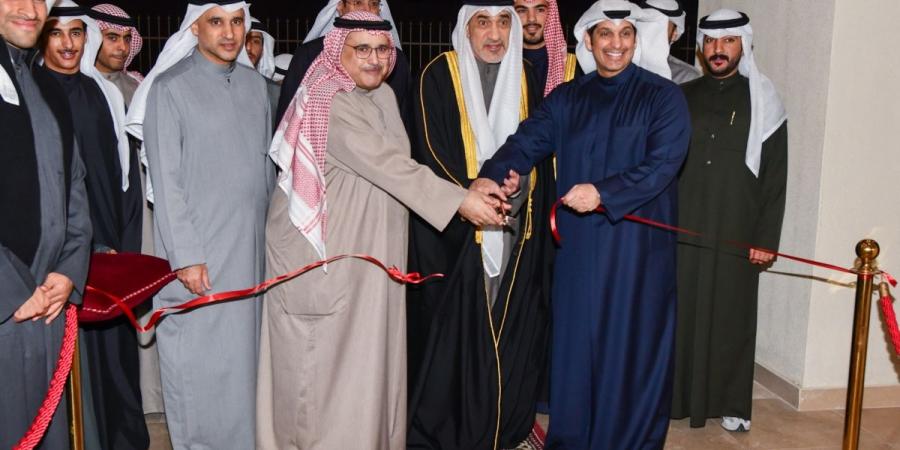 اليوسف يفتتح استاد نايف الدبوس ومجمع صالات الألعاب الجماعية بنادي الفحيحيل