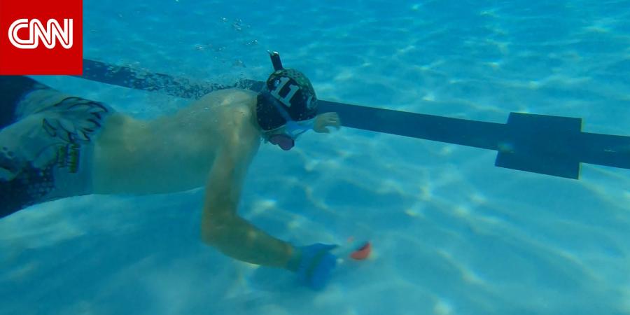 لعبة هوكي الجليد ولكن تحت الماء.. شاهد كيف