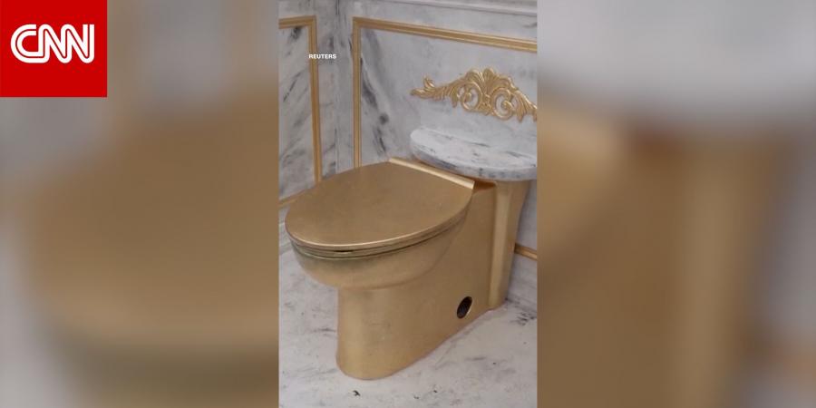 وُضع مرحاض ذهبي في واشنطن احتجاجًا على تجديدات البيت الأبيض