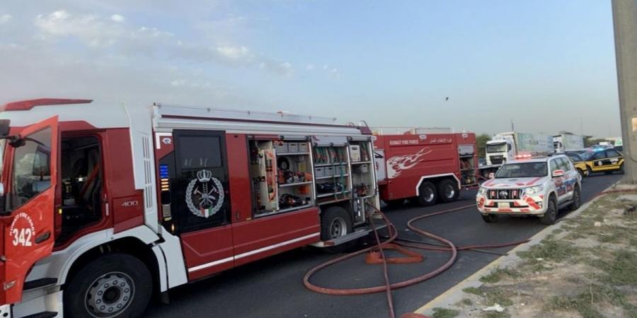 5 وفيات وشخص مصاب في حادث تصادم وحريق على طريق الدائري السادس