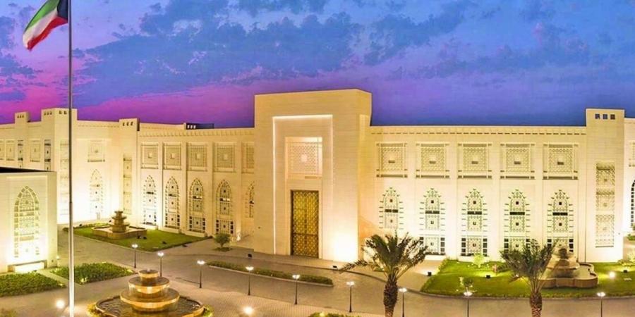 الكويت تدين الاعتداءات الآثمة التي شنتها ايران ووكلاؤها عبر مُسيرات استهدفت عدداً من المنشآت الحيوية بالبلاد