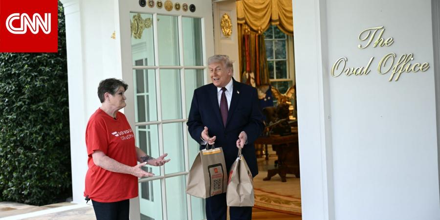 ترامب يستدعي الصحفيين بالبيت الأبيض قبل اكتشاف المفاجأة على الباب
