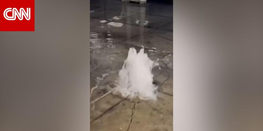 شاهد.. عواصف قوية تغمر مطارًا ومنازل في شيكاغو