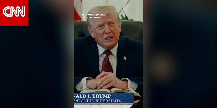 شاهد ترامب يقرأ الكتاب المقدس بعد جدل خلافه مع بابا الفاتيكان