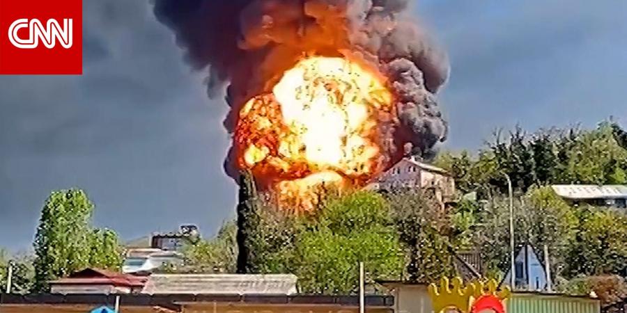 كرة لهب هائلة وانبعاثات سامة.. شاهد آثار هجوم أوكراني على مصفاة روسية