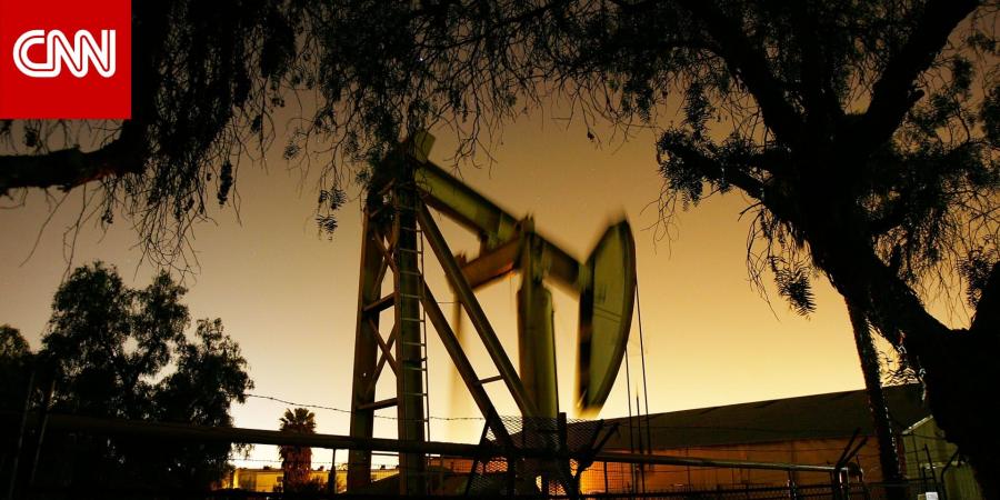 لماذا قفزت أسعار النفط في الليل ثم انخفضت بشكل حاد في الصبح؟