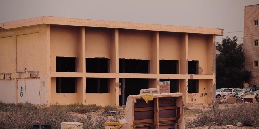 المدارس المهجورة... أراضٍ حيوية يأكلها غياب الحل والإهمال