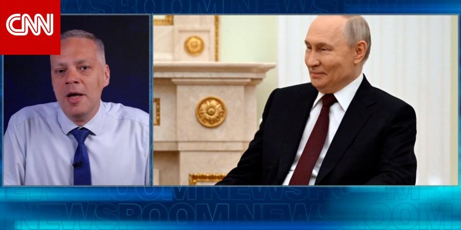 ضيف غير متوقع بمقابلة لـCNN مع معارض روسي يتحدث عن بوتين على الهواء.. ماذا حدث؟