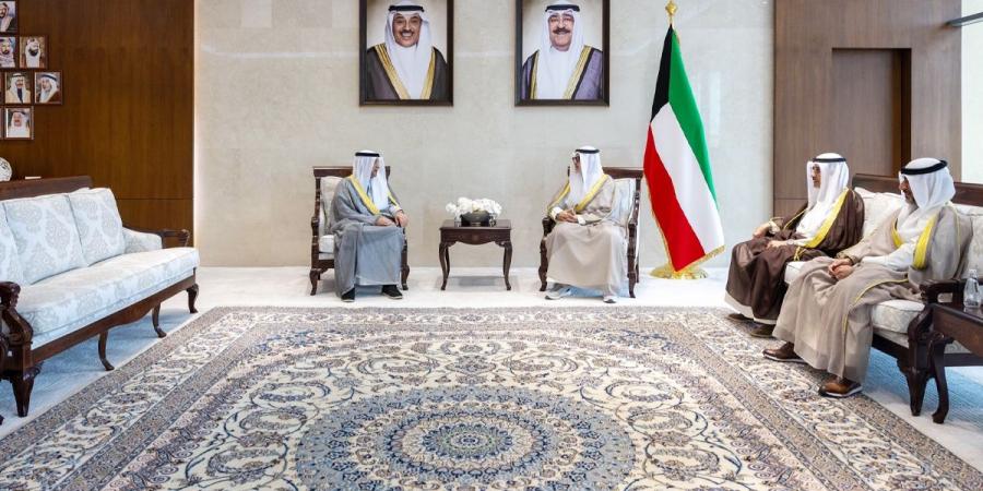 وزير الخارجية يبحث والأمين العام لمجلس التعاون تعزيز مسيرة العمل الخليجي