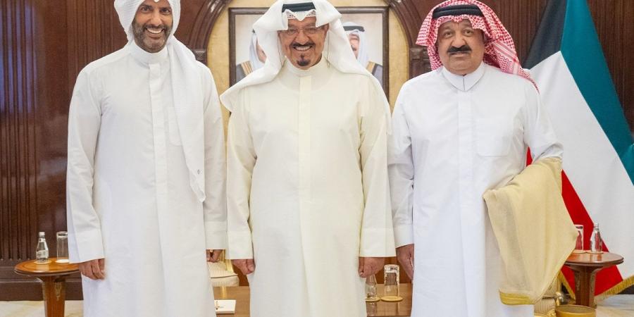 رئيس الوزراء يستقبل وزير «الرياضة» ورئيسي «اتحاد القدم» و«نادي الكويت»