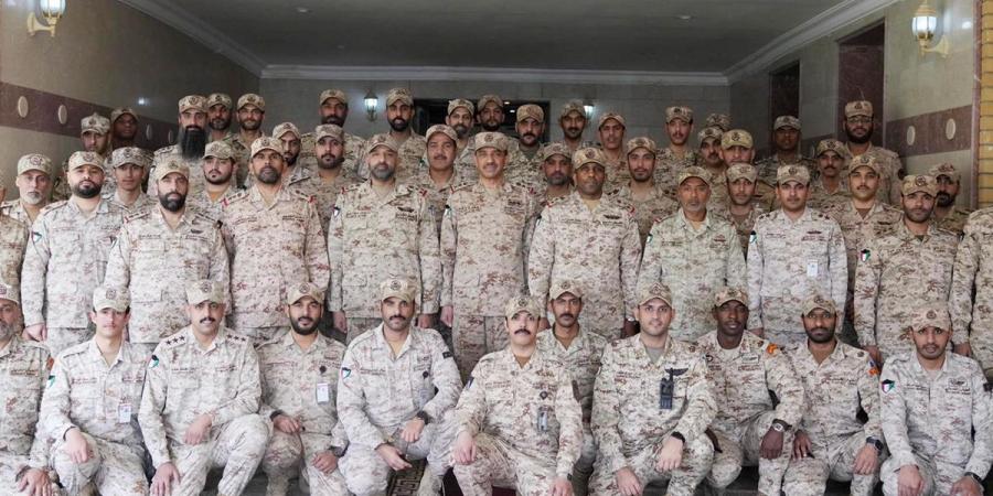 رئيس الأركان العامة للجيش يتفقد مواقع عسكرية