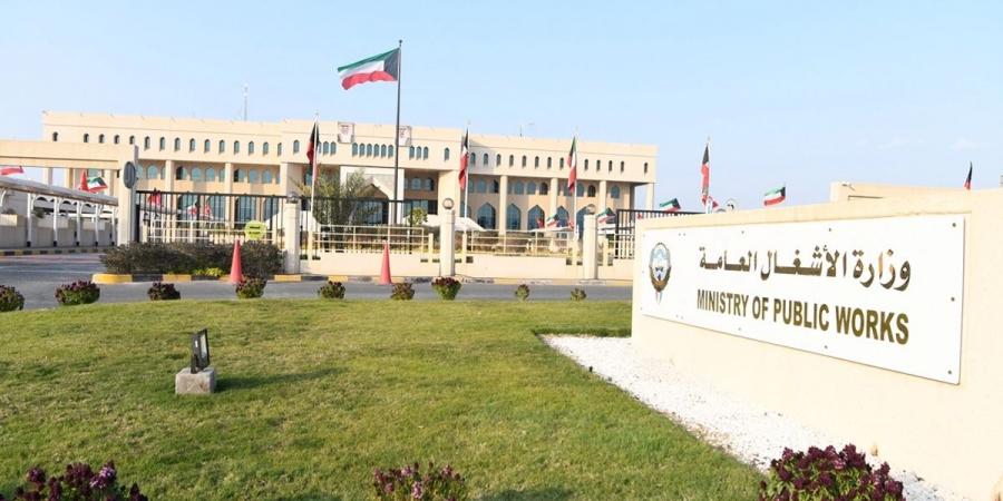 «الأشغال» تواصل أعمال الصيانة الجذرية لعقود الطرق