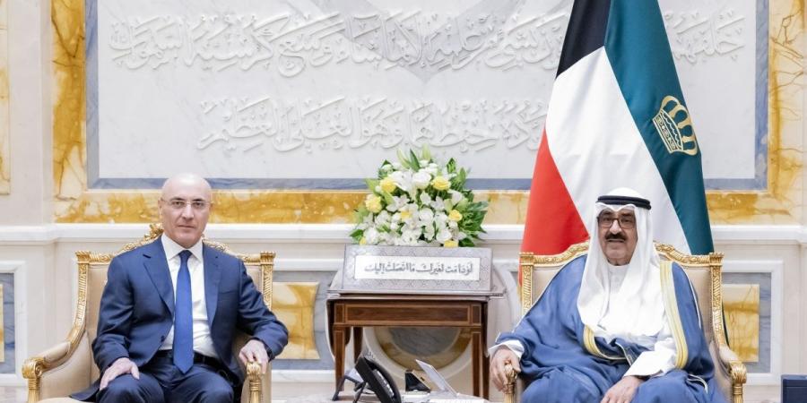 سمو أمير البلاد يستقبل وزير الداخلية اللبناني بمناسبة زيارته الرسمية للكويت