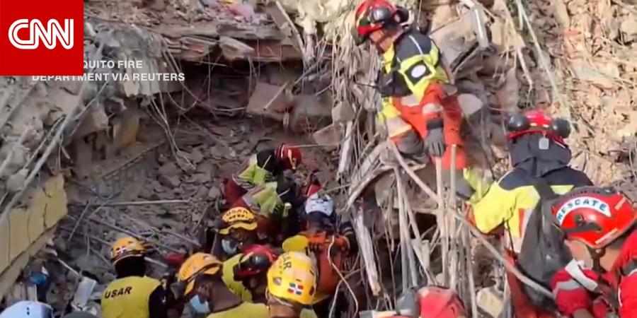 عملية معقدة.. شاهد انتشال طفل عمره 12 عامًا من تحت أنقاض زلزال فنزويلا