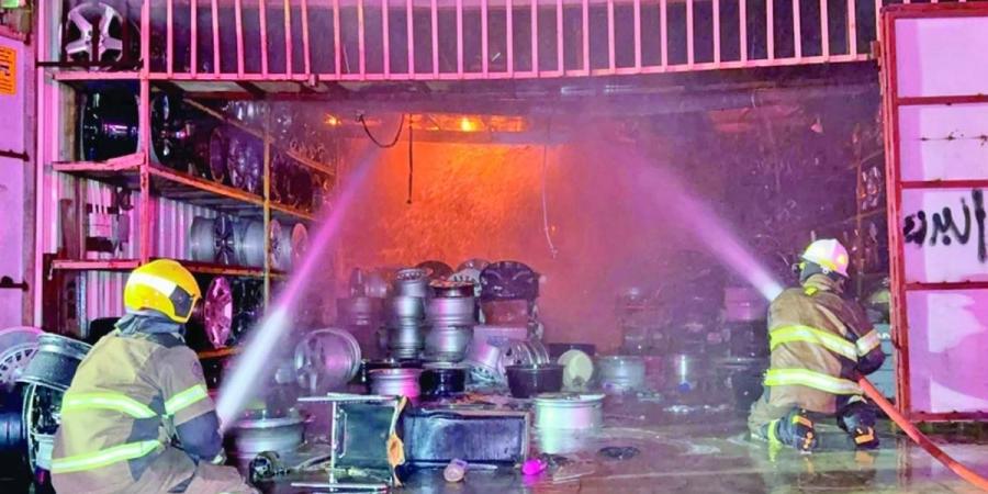 إصابة 3 إطفائيين في حريق سكراب النعايم