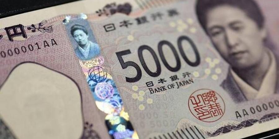 الين يقترب من أدنى مستوياته وسط احتمالات تدخل السلطات اليابانية