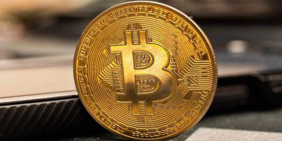 بيتكوين تتراجع بفعل التوترات الأمريكية الإيرانية ومخاوف التضخم