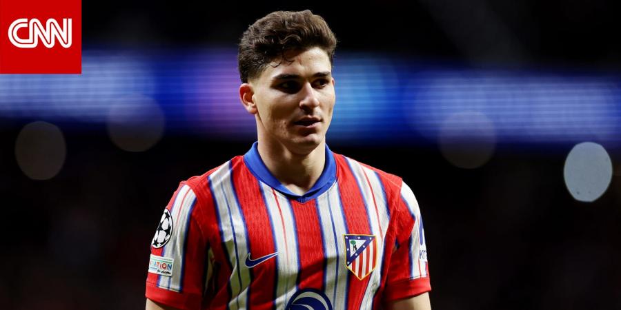 "ولا بـ200 مليون".. رئيس أتلتيكو مدريد يغلق الباب بوجه برشلونة بشأن ألفاريز