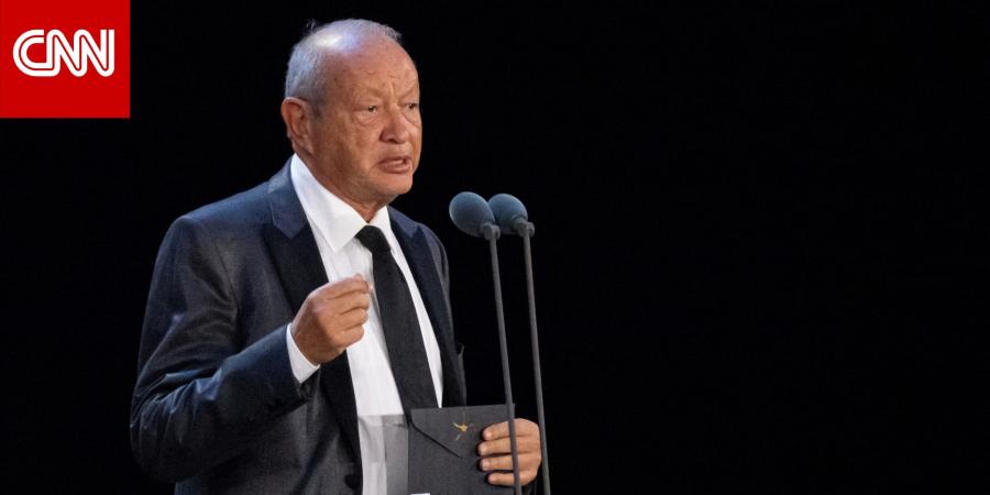 نجيب ساويرس يوجه رسالة إلى حارس منتخب مصر بمناسبة زفافه