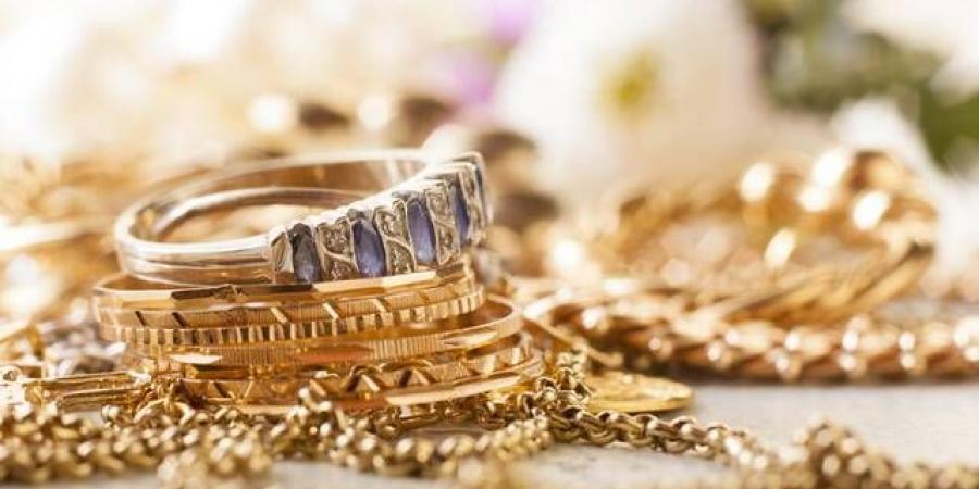 الذهب يتراجع 0.5% في مصر مقابل هبوط عالمي 2.5% خلال أسبوع