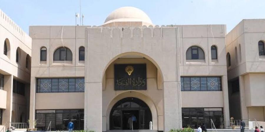 وكيل الصحة يصدر تعميماً لتنظيم التعامل داخل المنشآت الصحية