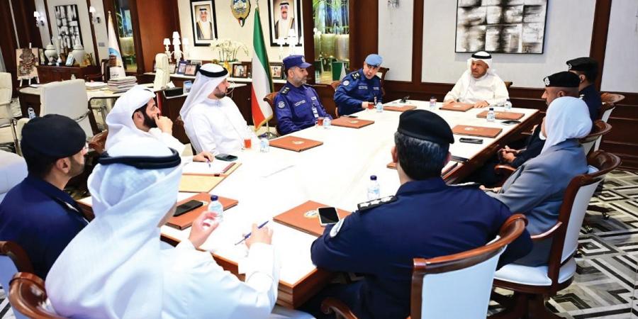 الناصر يترأس اجتماعاً تنسيقياً لتعزيز التكامل الأمني والخدمي بالفروانية