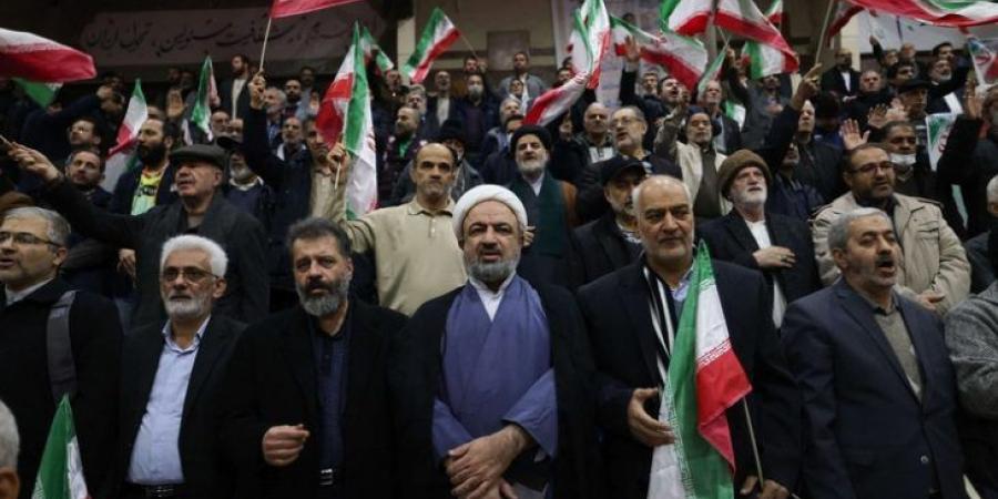 إيران تسجن نائبا متشددا على خلفية مقال انتقد فيه رئيس البرلمان