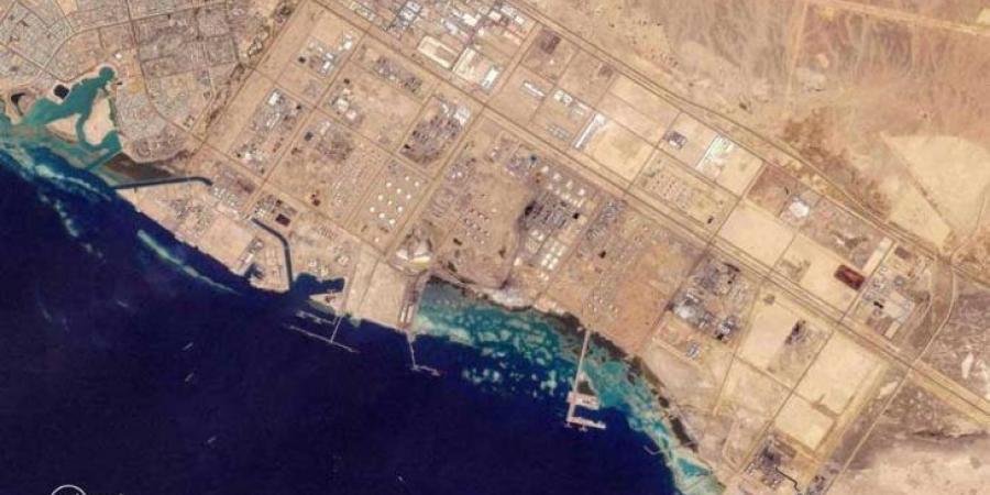 السعودية تستأنف تحميل النفط من ينبع بعد إعادة تشغيل خط شرق-غرب