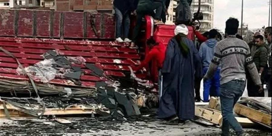 إصابة 3 أشخاص إثر انقلاب سيارة محملة بالزجاج أعلى كوبري سمنود بالغربية
