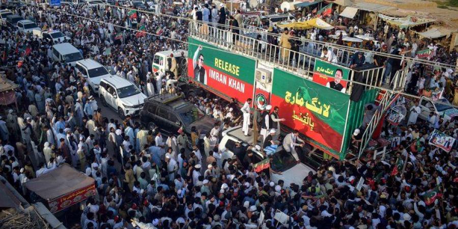 انطلاق مسيرة لأنصار عمران خان في باكستان للمطالبة بالإفراج عنه