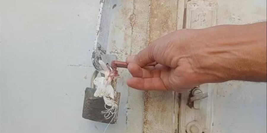 غلق وتشميع 5 منشآت تعمل بدون ترخيص في نقادة بقنا (صور)