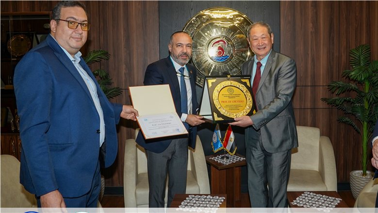 "تيودور بلهارس" يواكب أحدث تقنيات جراحات المسالك البولية بدورة في استئصال البروستاتا بالهولميوم ليزر
