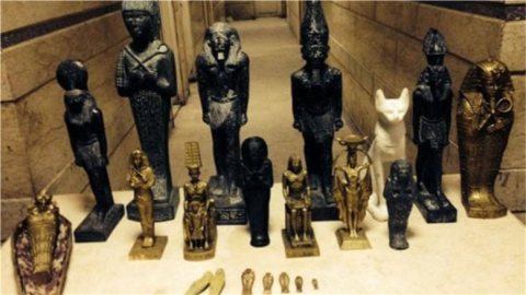 معارض الأثار المؤقتة تحقق نجاحا كبيرا خارج البلاد