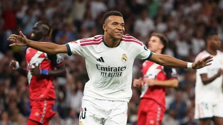 مبابي يحطم رقم ميسي في دوري أبطال أوروبا
