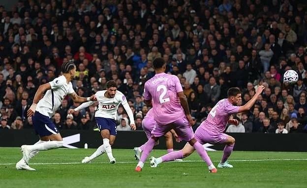 أفضل لاعب في مباراة توتنهام وكوفنتري بالدوري الإنجليزي.. موقف مرموش