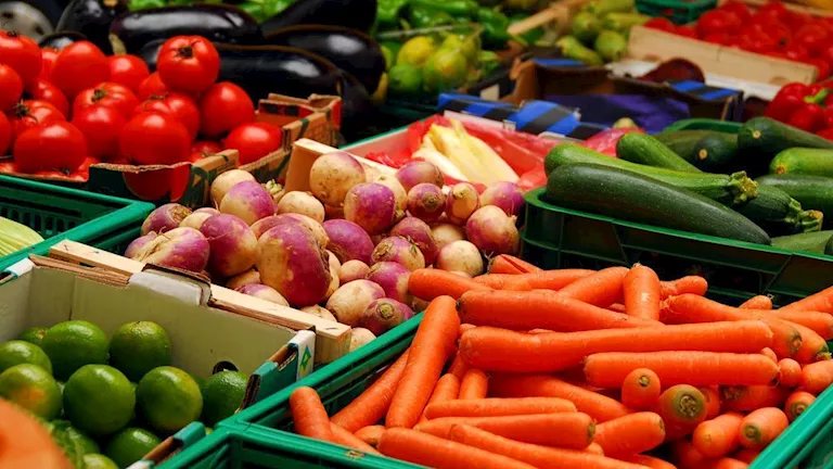 أسعار الخضروات والفاكهة في سوق العبور اليوم.. ارتفاع الليمون