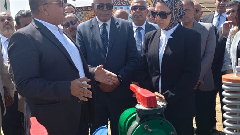 افتتاح مشروع "الواحات الخضراء" بالخارجة وتوزيع عقود الانتفاع على الشباب
